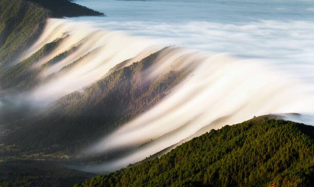 Obraz na płótnie Waterfall of clouds