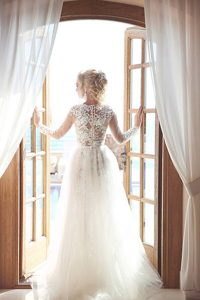 Poster Young bride in gorgeous wedding dress
