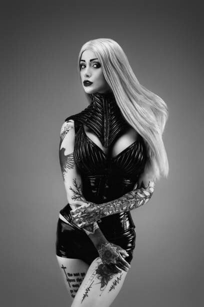 Poster Portrait of a tattooed young woman