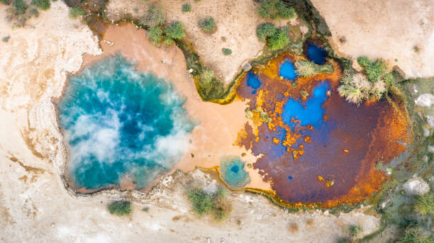 Quadro su tela Ala Lobet  geyser from above,