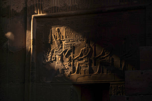 Stampa su tela Egyptian God and Hieroglyphics on the wall