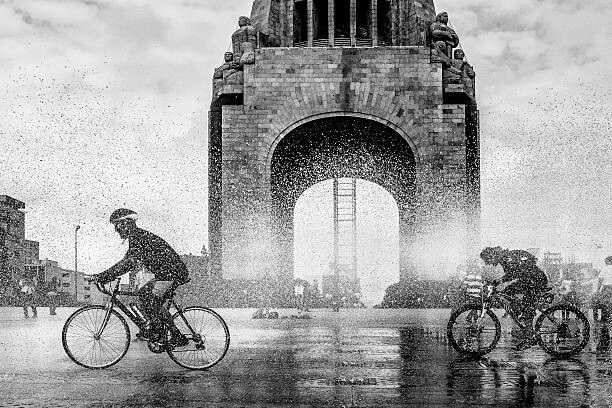 Tableau sur toile Bicycle at Monumento de la revolucion