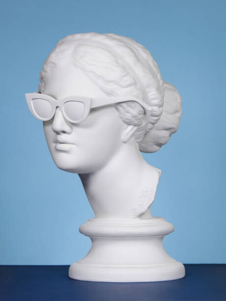 Tableau sur toile Plaster head wearing sunglasses